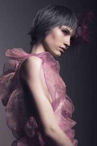 Sculptural Hair Portraits Image 8
