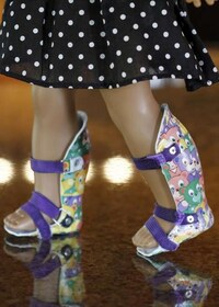 Figurine Leg Braces Image 2