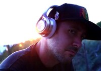 Premium Low-Cost Headphones Image 3