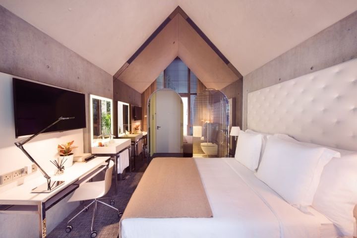 Hyper-Connected Hotels