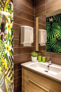 Jungle-Themed Offices Image 5
