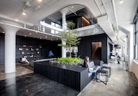 Expansive Pillared Offices Image 4