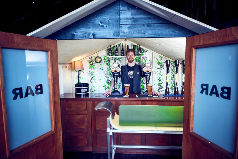 Tiny Tech-Free Pubs