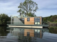 Energy-Efficient Houseboats Image 2