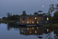 Energy-Efficient Houseboats Image 8