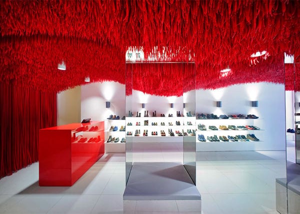 30 Stylish In-Store Clothing Displays