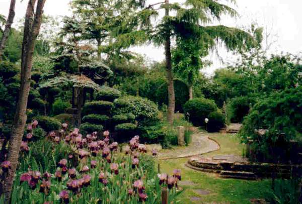 35 Gorgeous Gardening Must-Haves