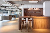 Club-Like Office Interiors Image 2