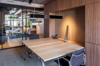 Club-Like Office Interiors Image 4