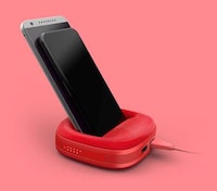 Cushioned Smartphone Charging Docks Image 6