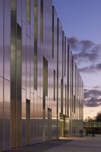Cavernous Industrial Offices Image 4