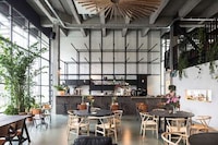 Luxurious Co-Working Spaces Image 4