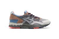 Outdoorsy 90s-Inspired Sneakers Image 2