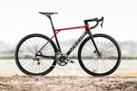 Versatile Carbon Fiber Bikes Image 3