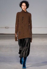 Luxurious Apocolyptic Fashion Image 4