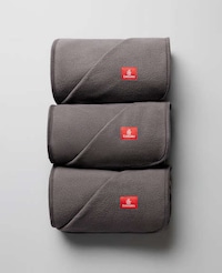 Sustainable Airplane Blankets Image 5
