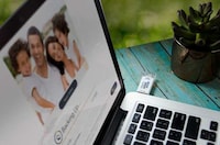 Smartphone Photo USB Drives Image 5
