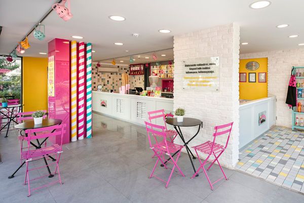 25 Confectionery Retail Innovations