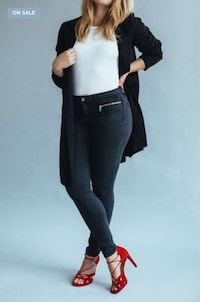Curve-Accentuating Denim Image 2