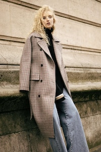 Parisian South Korean Fashion Image 2