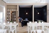 Resting Office Compartments Image 8