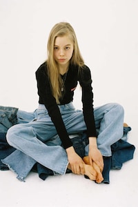 90s Film-Inspired Fashion Image 8