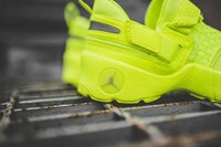 Highlighter-Yellow Basketball Sneakers Image 3