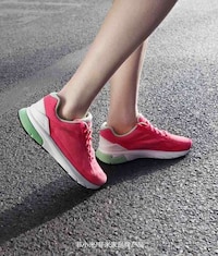 Fitness-Tracking Technology Shoes Image 5