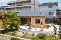 Path-Ringed Homes Image 2