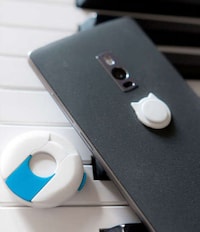 Smartphone Pocket Locks Image 2