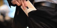 Smartphone Pocket Locks Image 3
