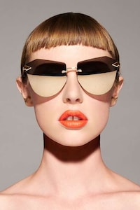 Eyeshadow-Inspired Sunglasses Image 3
