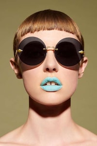 Eyeshadow-Inspired Sunglasses Image 4