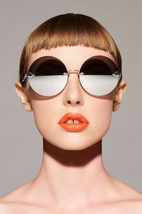 Eyeshadow-Inspired Sunglasses Image 5