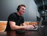 Stable Noise-Cancelling Headsets Image 2