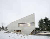 Wintry Shale-Covered Homes Image 7