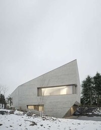 Wintry Shale-Covered Homes Image 8