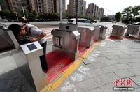 Safety-Enforcing Crosswalk Gates Image 3