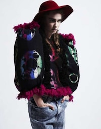 Pom-Pom Fashion Image 6