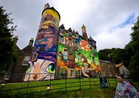 Psychedelic Home Exteriors Image 3