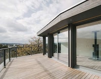 Glass-Walled Viewing Rooms Image 2