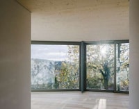 Glass-Walled Viewing Rooms Image 3
