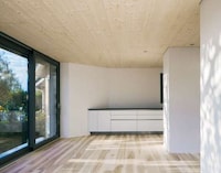 Glass-Walled Viewing Rooms Image 4