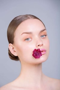 Opulent Floral Headpieces Image 2
