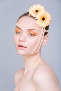 Opulent Floral Headpieces Image 4