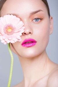 Opulent Floral Headpieces Image 6