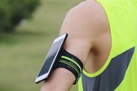 Magnetic Smartphone Armbands Image 4