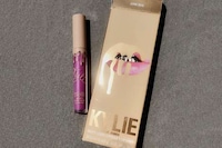 Celebrity Vacation-Inspired Makeup Image 3