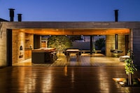 Hybrid Green Wall Architecture Image 5