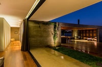 Hybrid Green Wall Architecture Image 7